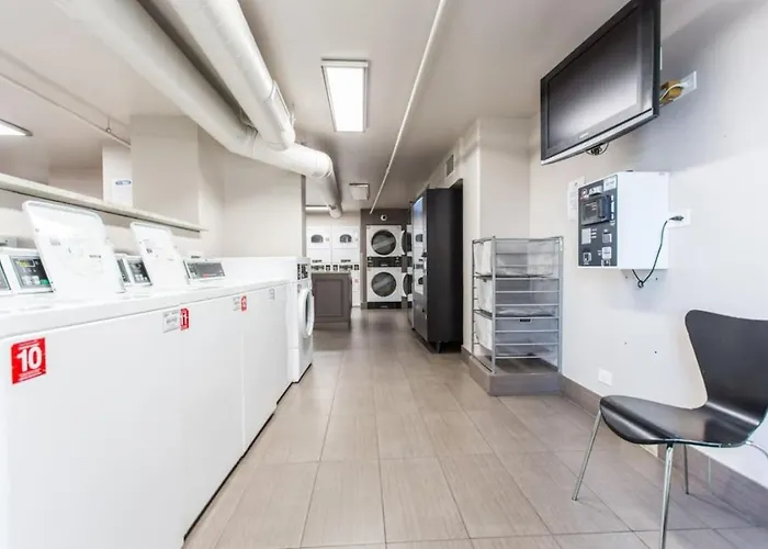 Mich Ave Downtown, Park, Museums 2bd-2ba #4