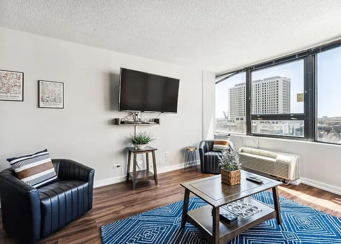 Mich Ave Downtown, Park, Museums 2bd-2ba #4 *