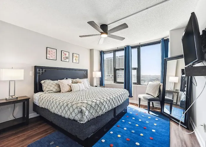 Mich Ave Downtown, Park, Museums 2bd-2ba #4 *