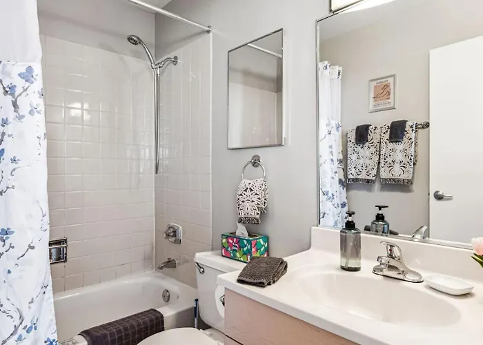 Mich Ave Downtown, Park, Museums 2bd-2ba #4 *