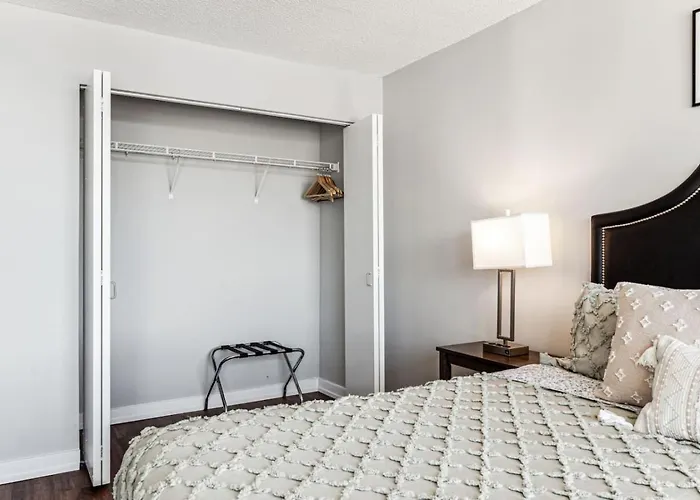 Mich Ave Downtown, Park, Museums 2bd-2ba #4