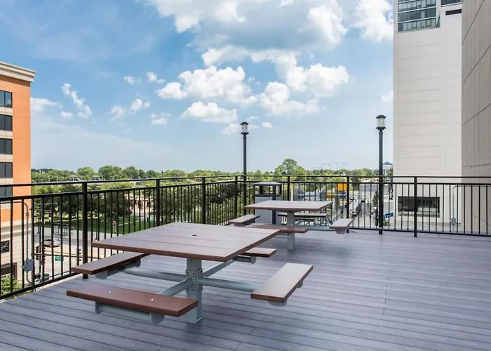 Mich Ave Downtown, Park, Museums 2bd-2ba #4