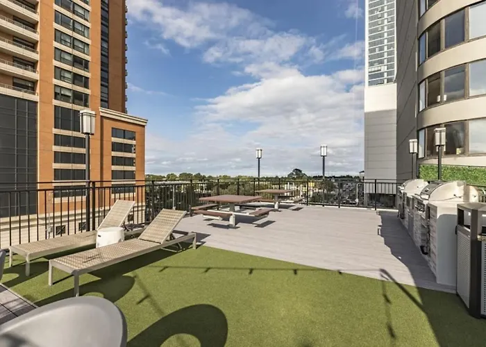 Mich Ave Downtown, Park, Museums 2bd-2ba #4